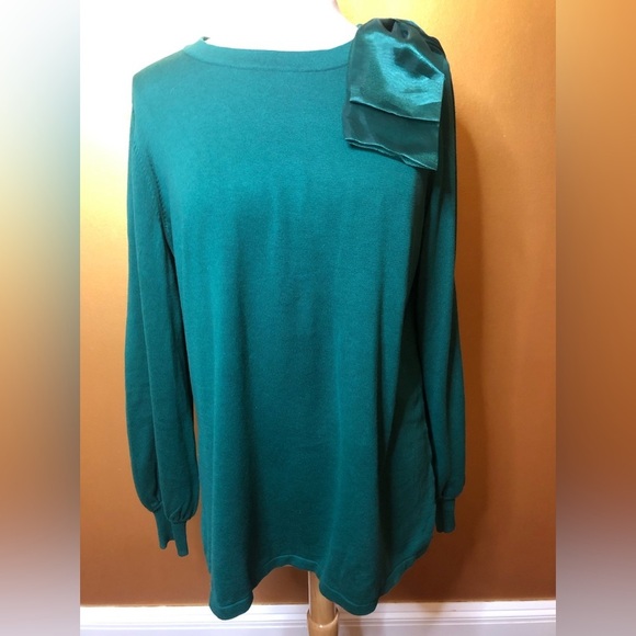 Belle By Kim Gravel Green crew neck Sweater w/detachable green bow Size Large - Picture 2 of 12